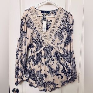Francesca's Collections Blue Beige v-neck Evie Paisley Lace Blouse NWT - size M